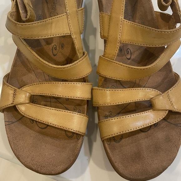 Baretraps brand tan sandals - Picture 4 of 4